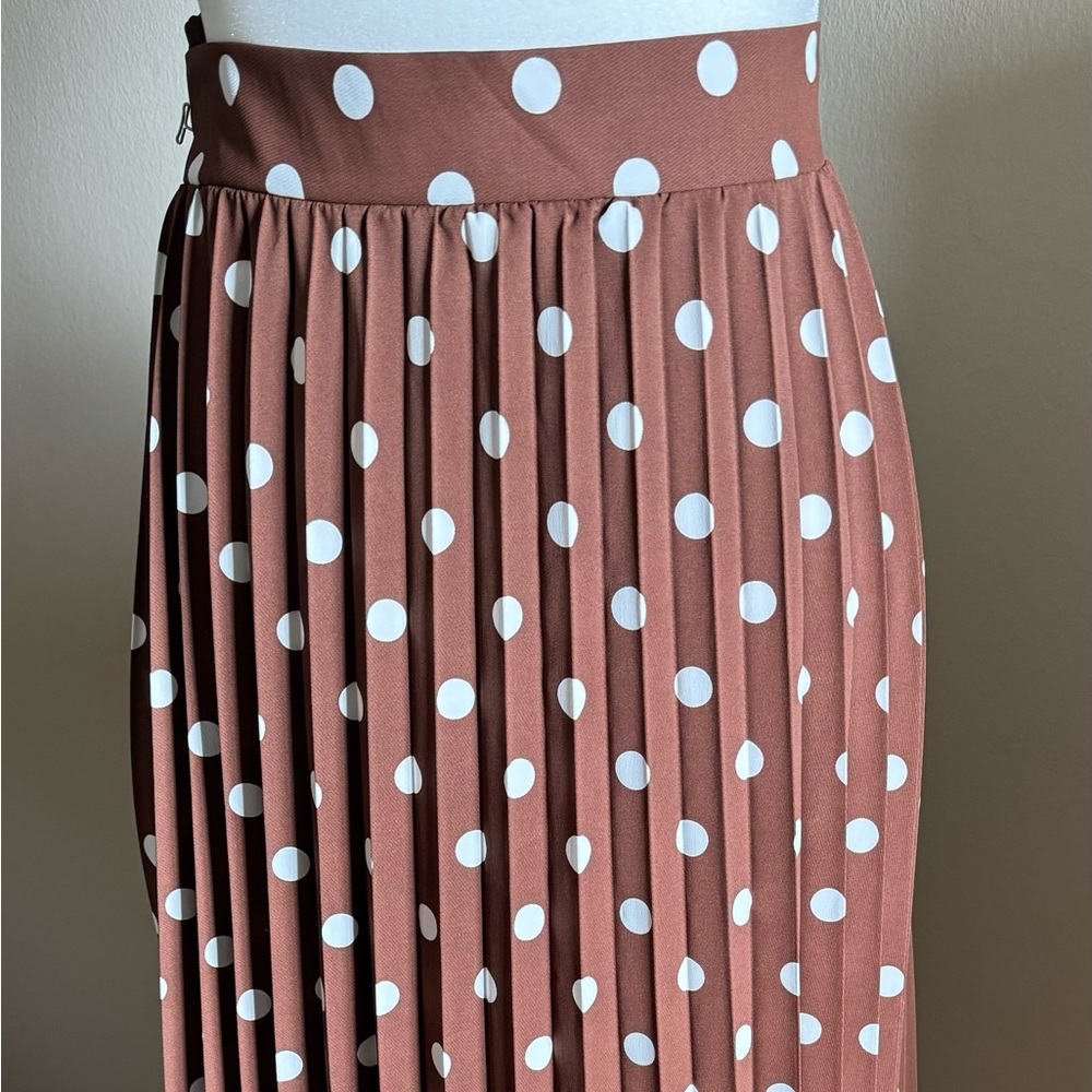 Very cute pleated skirt - midi length. Elastic waistband visible in the back